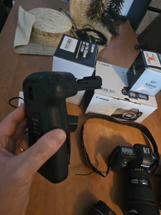 Canon EOS 6D + 3 objetivas + battery grip + flash (com caixa)