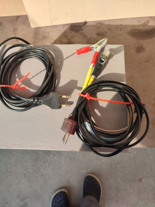 Продам зарядное устройство  6/12 V. До восьми ампер.