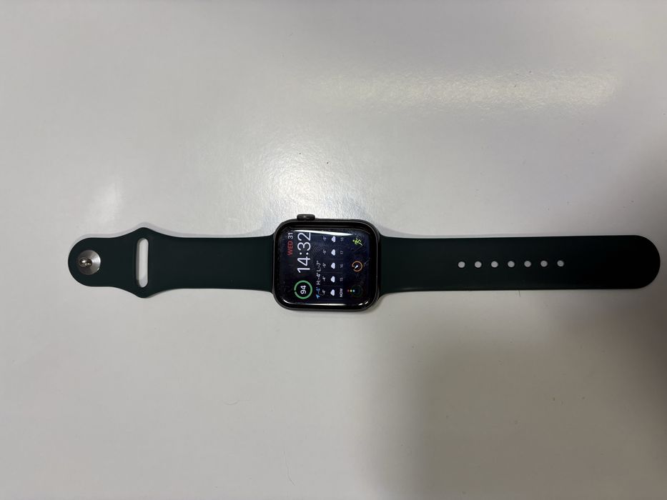 Apple Watch SE 44 mm 1-го покоління
