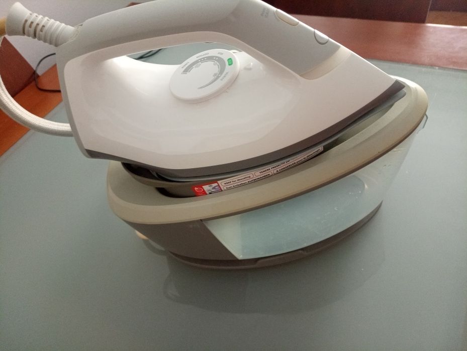 Ferro de engomar a vapor com caldeira	Philips 2000 series			Como novo!