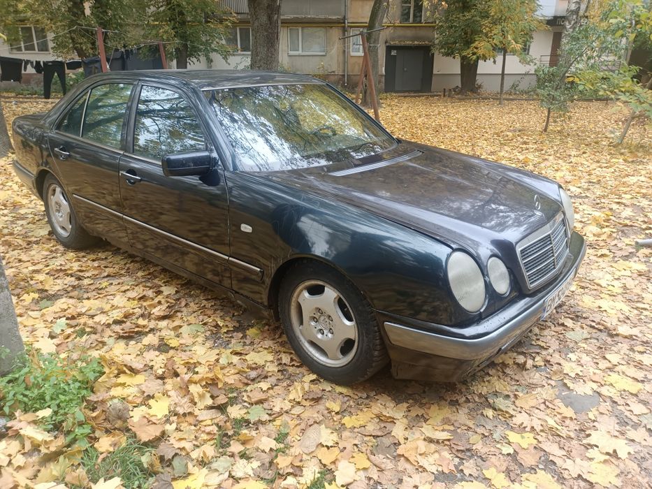 Продам мерседес 210