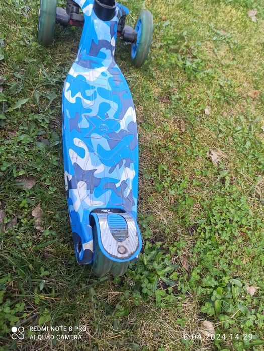 Hulajnoga trójkołowa