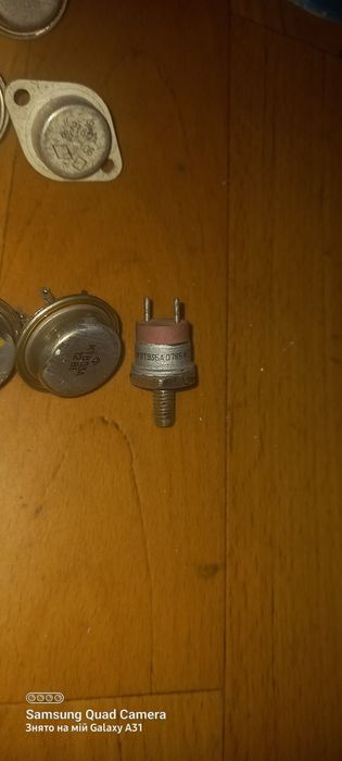Продам радіодеталі кт808, п701