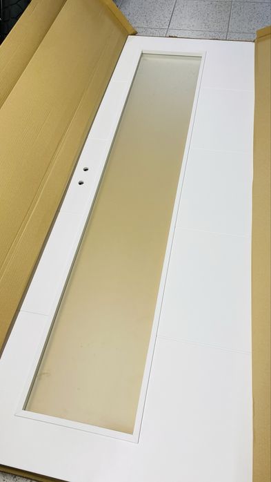 Porta interior com 200 x 75 x 3,5 cm