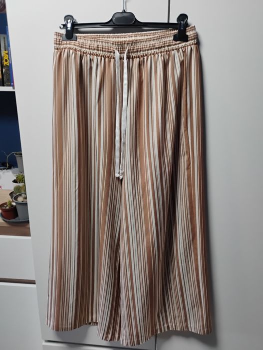 Szerokie spodnie damskie rozmiar uniwersalny.