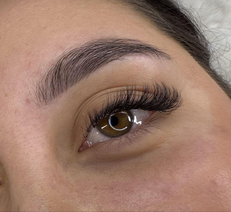 przedłużanie rzęs