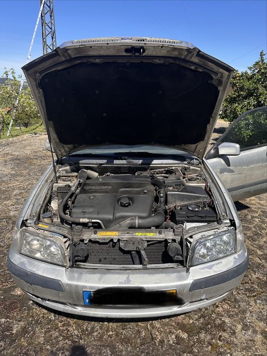 Volvo v40 cinzento