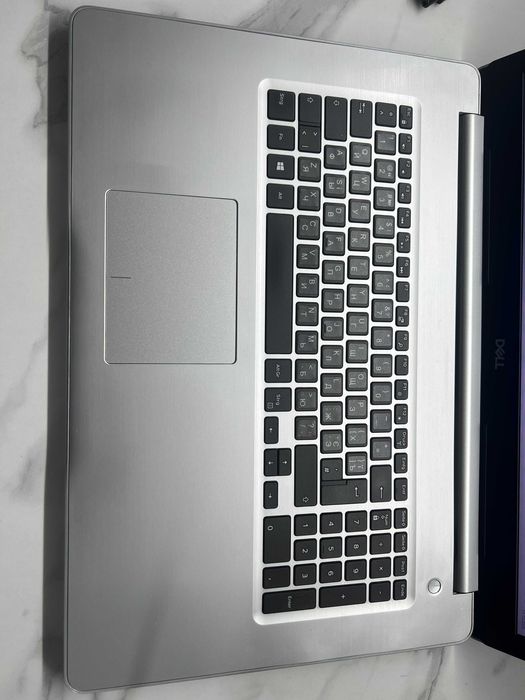 17.3" Dell Inspiron 5770 / i5-8250U / 8GB / 256GB SSD / HD+