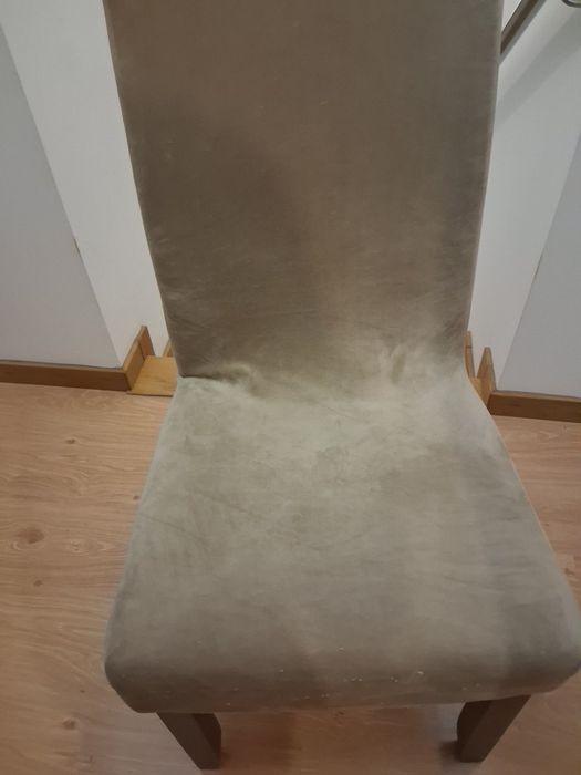 Cadeiras em pele sintética,  com capas