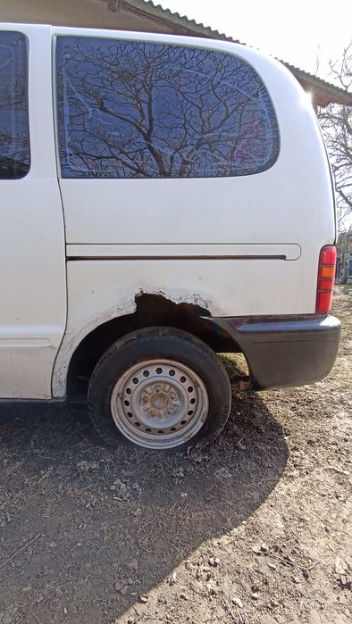 Nissan venete 2000рік