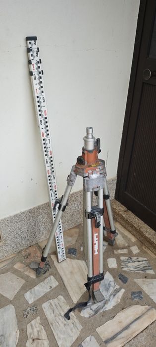 Tripé e régua hilti