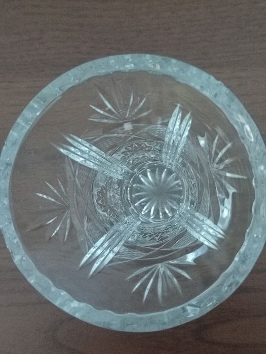 Kryształowy wazonik. Wysokość 10 cm