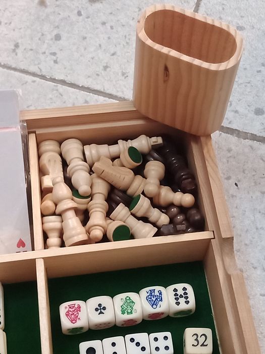 Tabuleiro de jogos 6 em 1 - Xadrez-Damas-Gamão-Mikado-Poker-Dominó