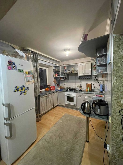 У продажу трикімнатна  квартира в районі McDonald's