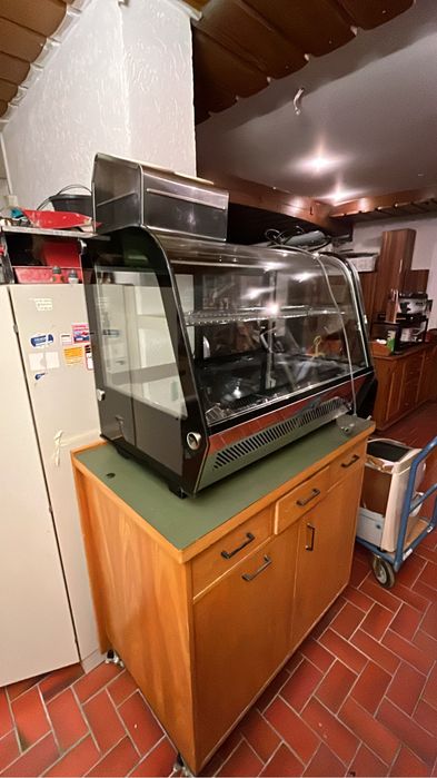 Вітрина холодильник для випічки , десертів