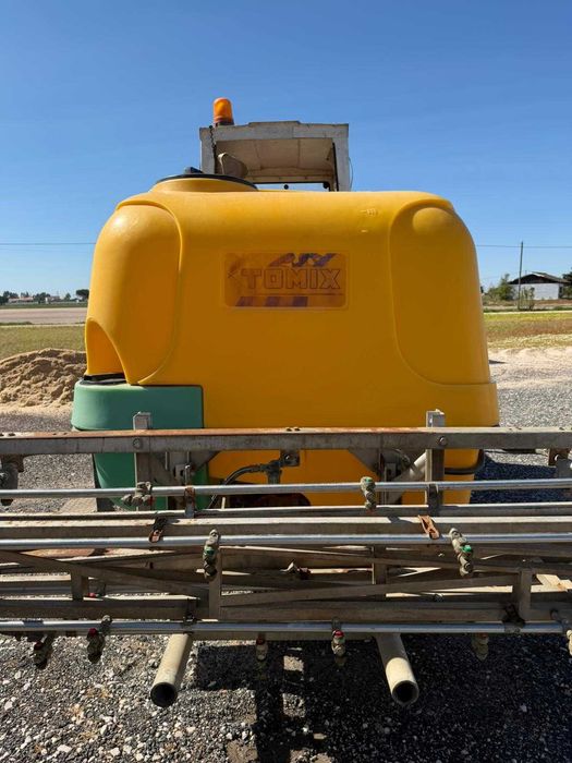 Pulverizador / Máquina de Cura Tomix 800L - Barras 12m