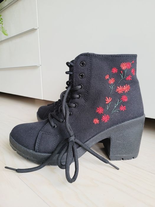 Nowe Czarne Botki goth rock kwiaty folk r. 39