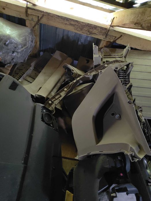 Пластик салона Toyota Venza 2008-2015