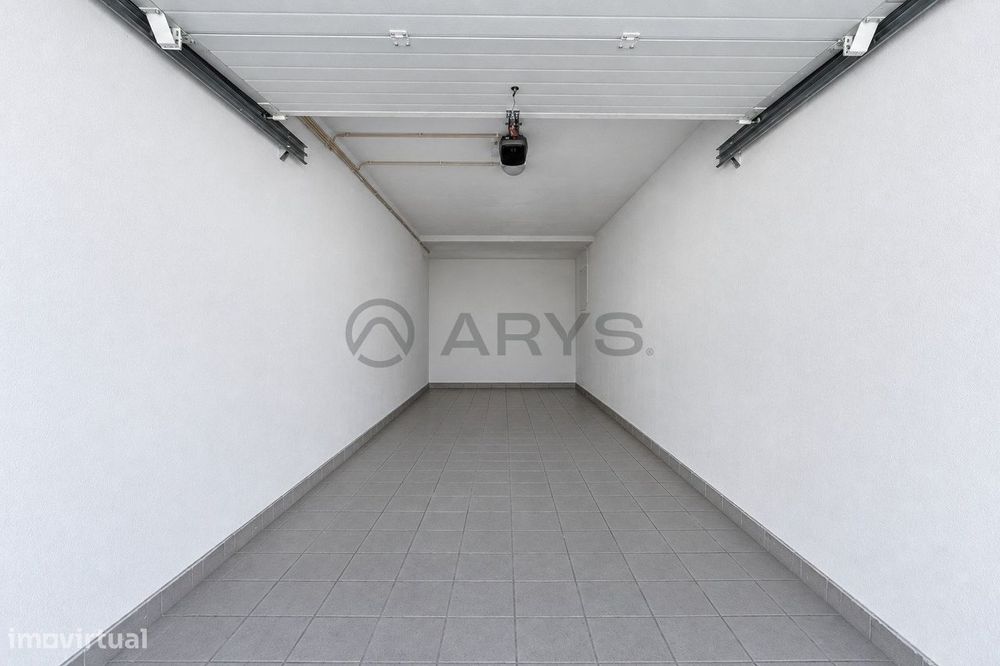 Apartamento T3 com garagem e jardim privativo
