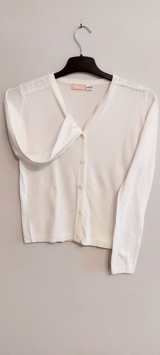 Sukienka czerwona, sweterek biały