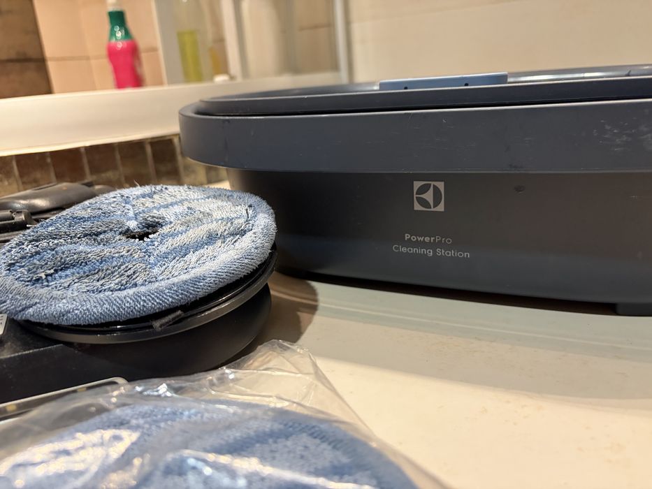 Szczotka myjąca Electrolux ZE168 plus stacja myjąca  Power Pro