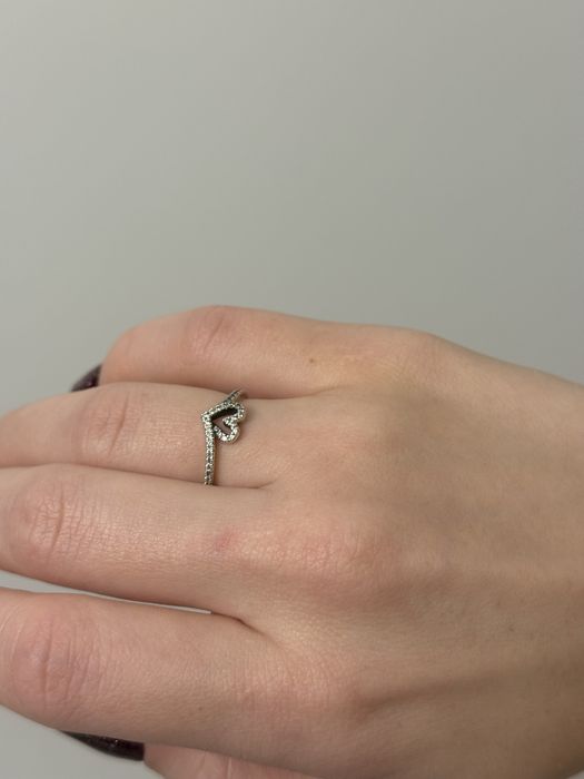 Каблучка Pandora «Сяюче серце»