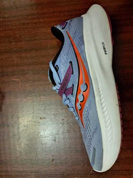 Оригинал кроссовки  Saucony 42 размер