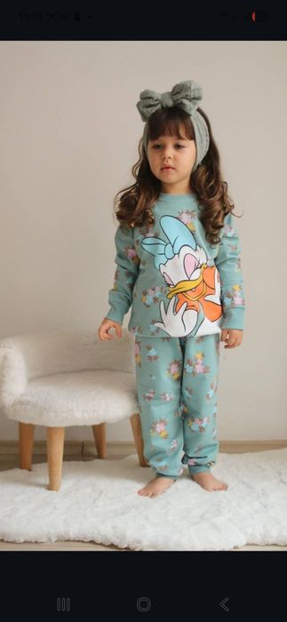 Стильний костюм на дівчинку 116_ 122см..