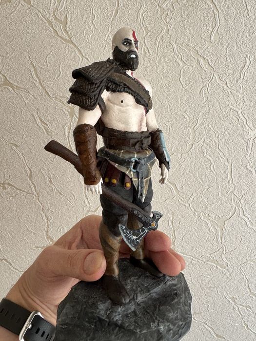 Продам фігурку Кратос