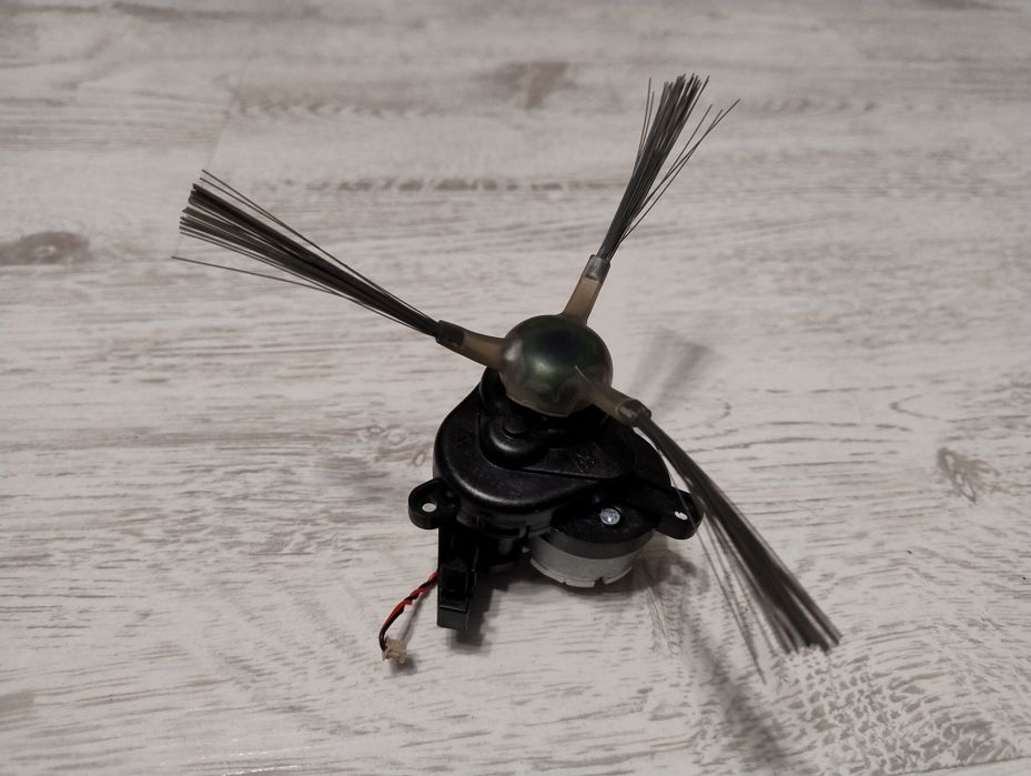 Moduł szczotki bocznej Lewej ,L' ze szczotką Irobot Roomba Combo