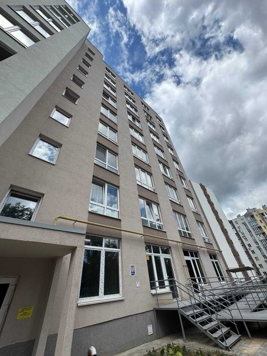 Продам велику квартиру з гардеробом! Держ програми - ТАК!