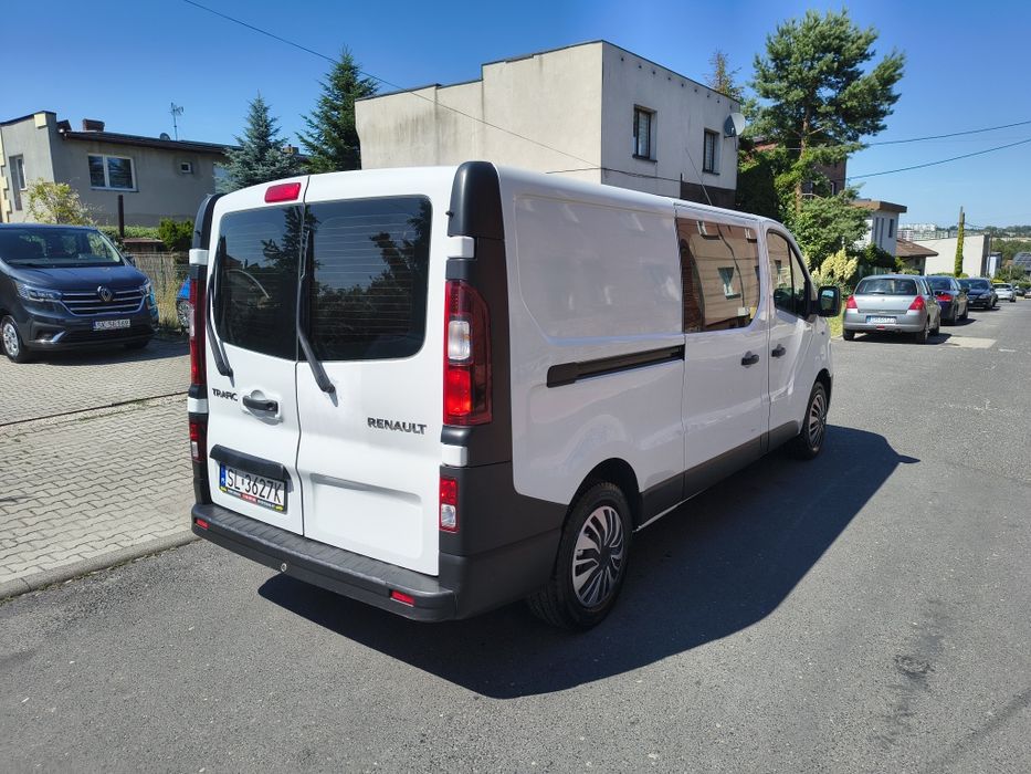 Wynajem busów osobowe dostawcze Trafic long transporter transit