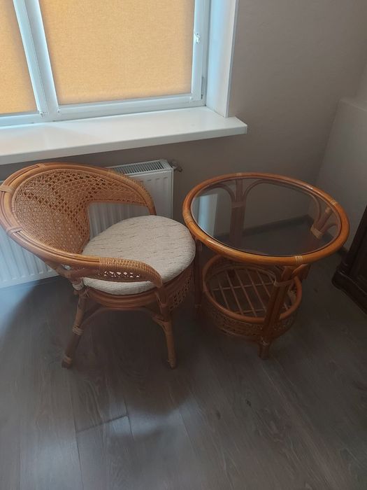 Продаю 2 кресла и столик ротанг