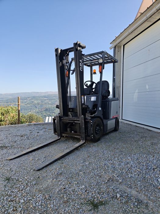 Empilhador eletrico FB16 / 1600kg/ 425H