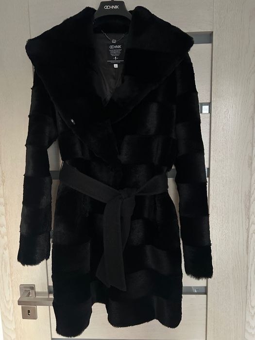 Ochnik ekskluzywny płaszcz damski z zapięciem na kęski i napy r. S