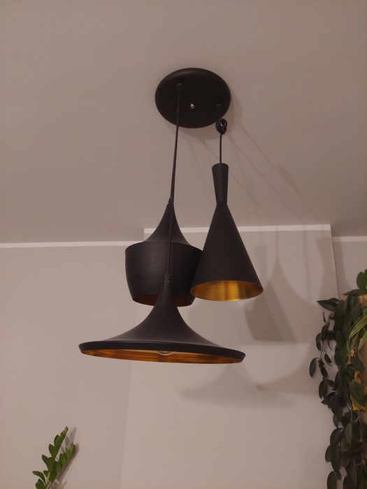 Lampa czarna wisząca.