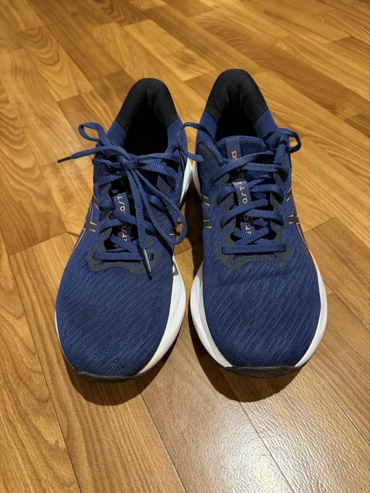 Чоловічі кросівки для бігу ASICS Versablast 4