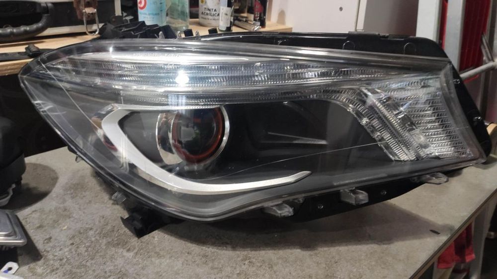 farol direito bi-xenon CLA Orange series