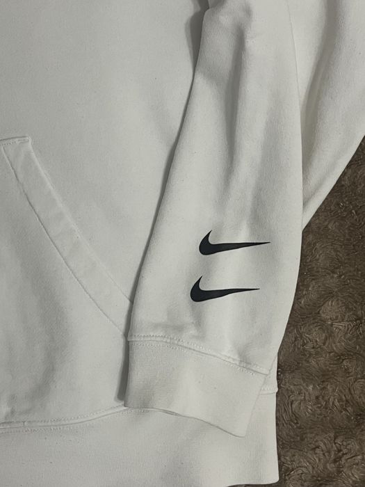 Біле худі Nike з свушом