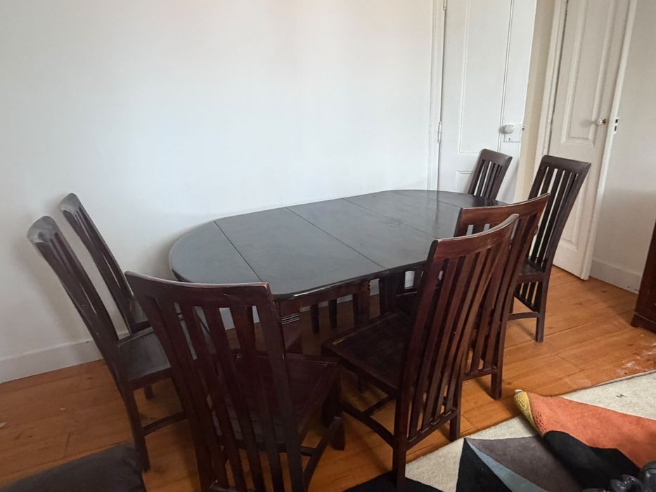Mesa de jantar/cozinha + 6 cadeiras de madeira maciça