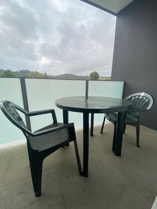 Mesa e 2 cadeiras de jardim