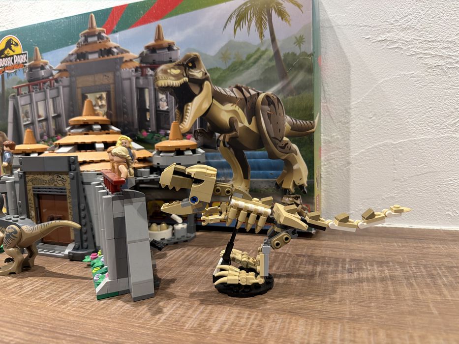 LEGO 76961 Klocki JURASSIC WORLD Centrum dla odwiedzających Atak Tyranozaura i Raptora Oryginal