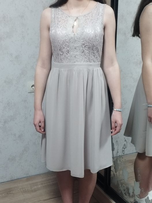 Плаття з гіпюром 46 розмір пудрового кольору