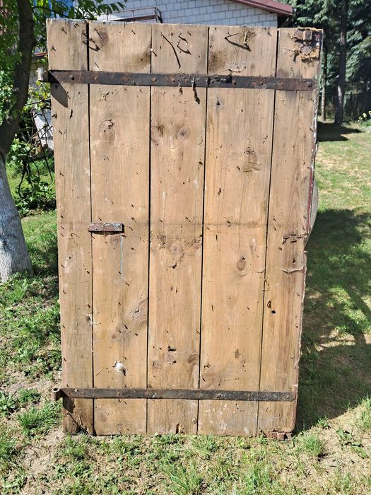 stare drewniane drzwi