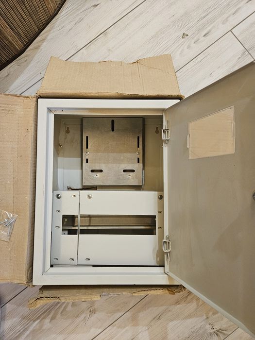 Распределительный щит шкаф ІЕК ЩУРн-1/12 зо-1