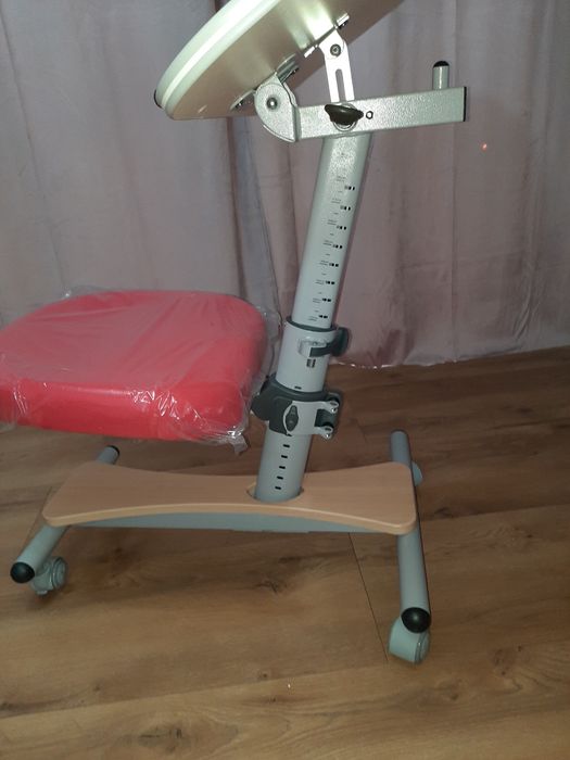 Stolik Ergonomiczny z Siedziskiem