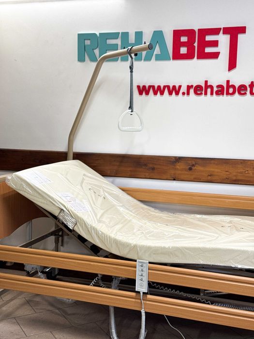 Łóżko rehabilitacyjne medycze Vermeiren + materace + stolik