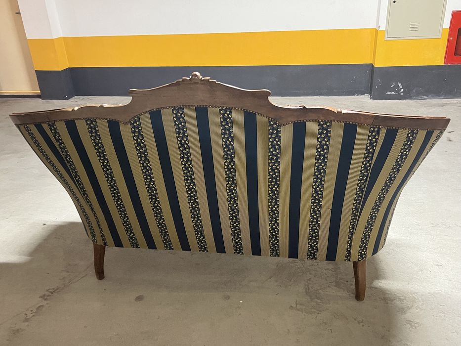 Sofá antigo forrado