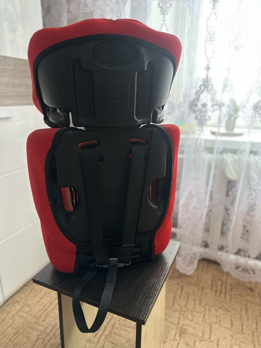 Дитяче автокрісло