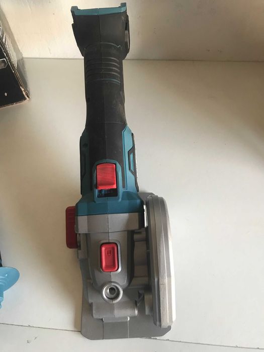 Безщіткова акумуляторна міні-дискова пилка Erbauer EMCS18-Li 98 мм